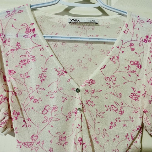 Zara White with Pink Floral Pattern Too with Two Front Buttons - Picture 3 of 8